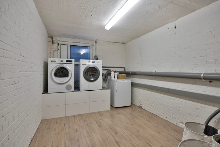 Photo 39 of Huygensweg 2