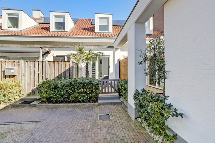 Photo 4 of Pater R.D. Kloegstraat 21