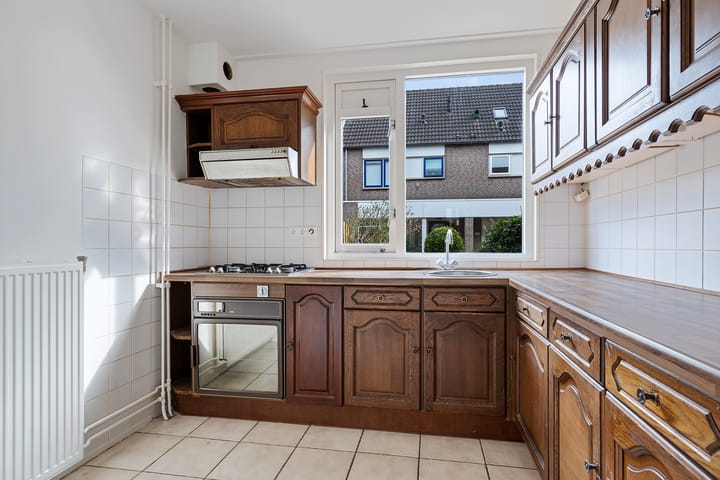 Foto 10 van Leeuwetand 83