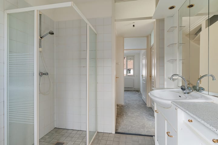 Foto 28 van Leeuwetand 83