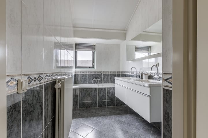 Photo 22 of Emil Noldestraat 9