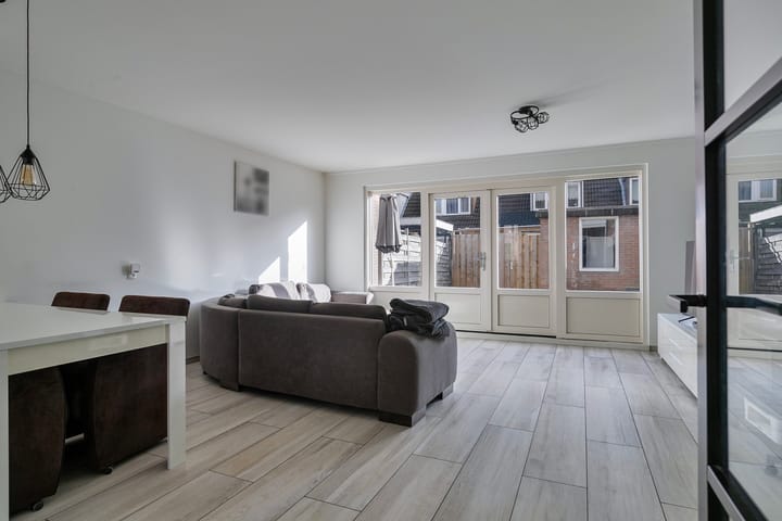 Foto 8 van Anna van Saksenstraat 17