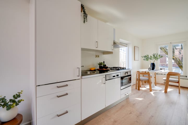 Photo 12 of Adelaarstraat 68-A