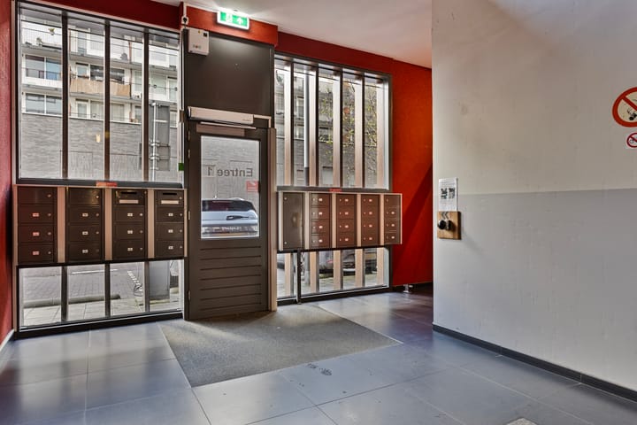 Foto 42 van Martini van Geffenstraat 54