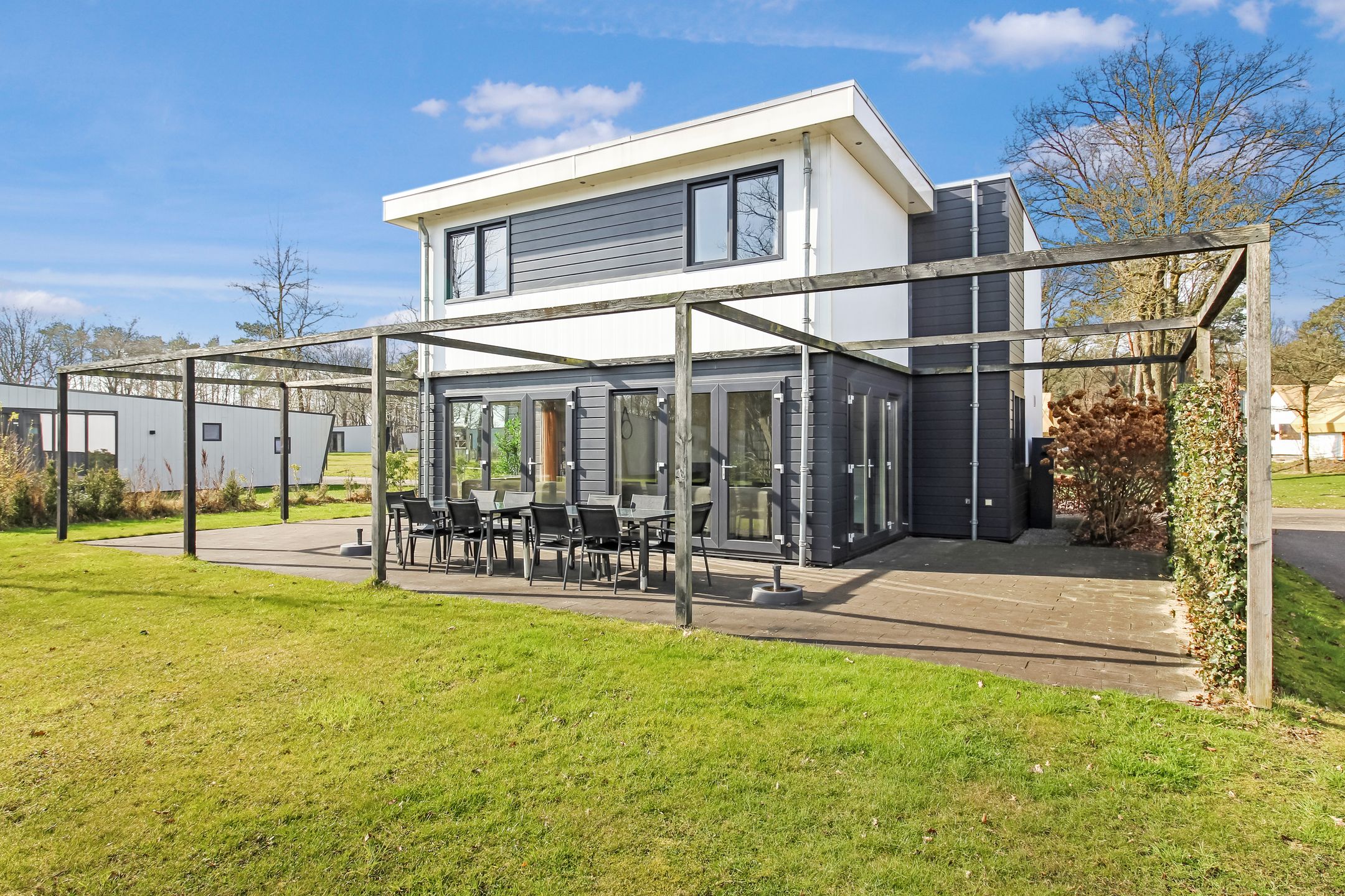 5-bedroom freehold villa in IJhorst — photo 3 of 5