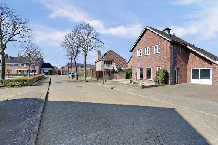 Photo 6 of Hazelaarweg 1