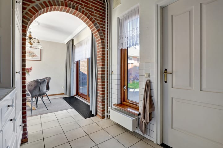 Photo 10 of Hazelaarweg 1