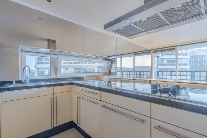 Foto 13 van Strevelsweg 826