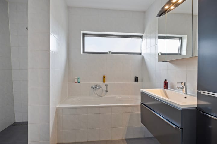 Foto 25 van Sporenring 204-05