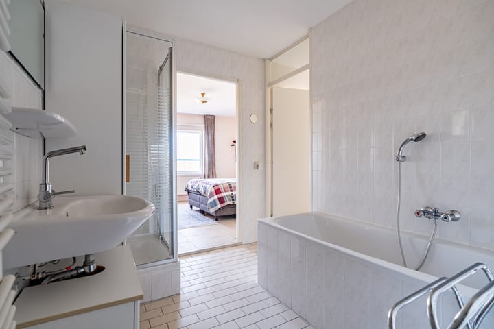 Foto 27 van Van Eesterenplein 274