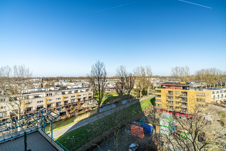 Foto 28 van Van Eesterenplein 274