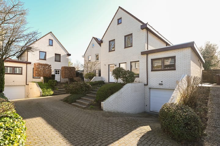 Foto 1 van Van Burenlaan 11-A