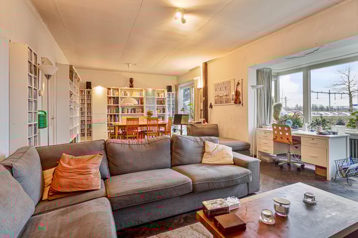 Foto 15 van Esdoornlaan 11