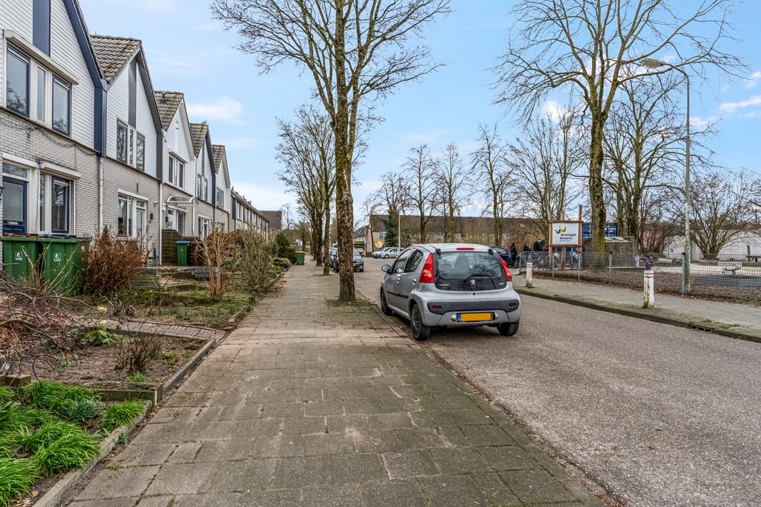 Photo 31 of Jan Vermeerstraat 85