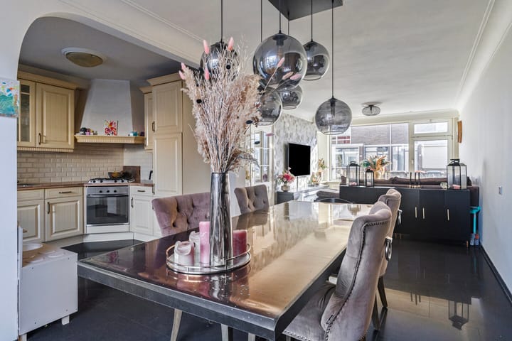 Foto 9 van Almstraat 4