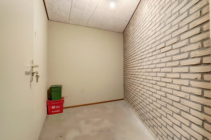 Photo 26 of Flora 171