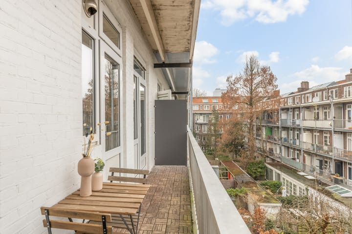 Photo 13 of Vogelenzangstraat 44-3