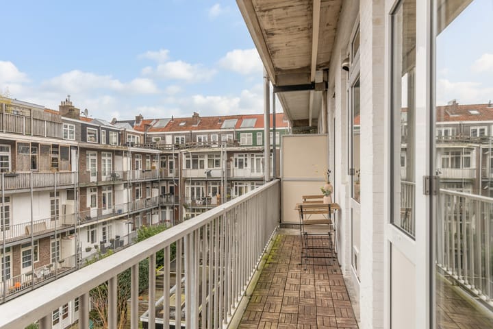 Photo 14 of Vogelenzangstraat 44-3