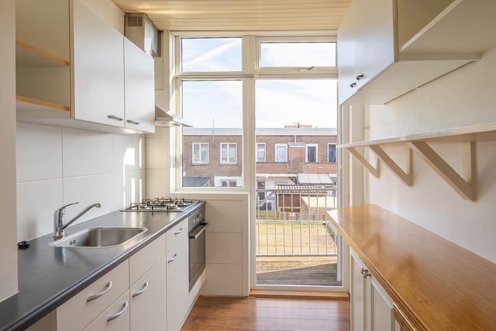 Photo 4 of Melodiestraat 35