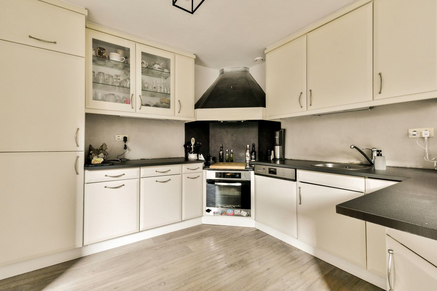 Foto 10 van Jacques Brelweg 19