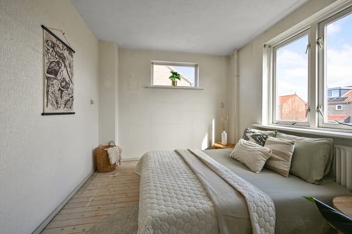 Photo 12 of Prins Bernhardstraat 34