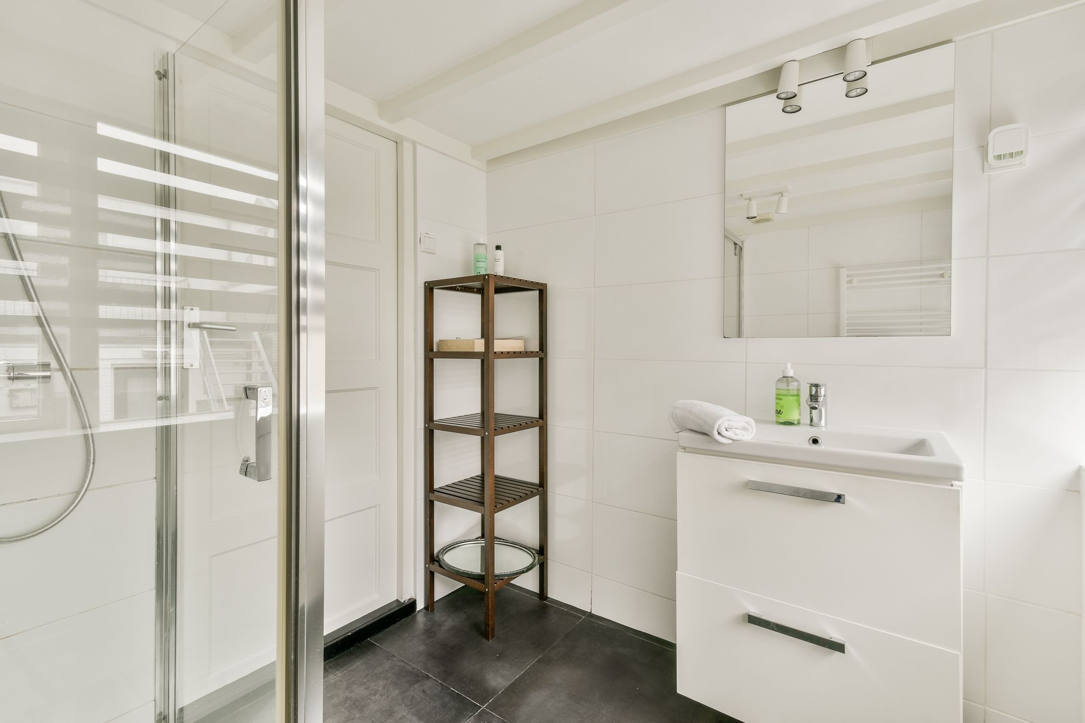 Photo 18 of Swaluëstraat 3