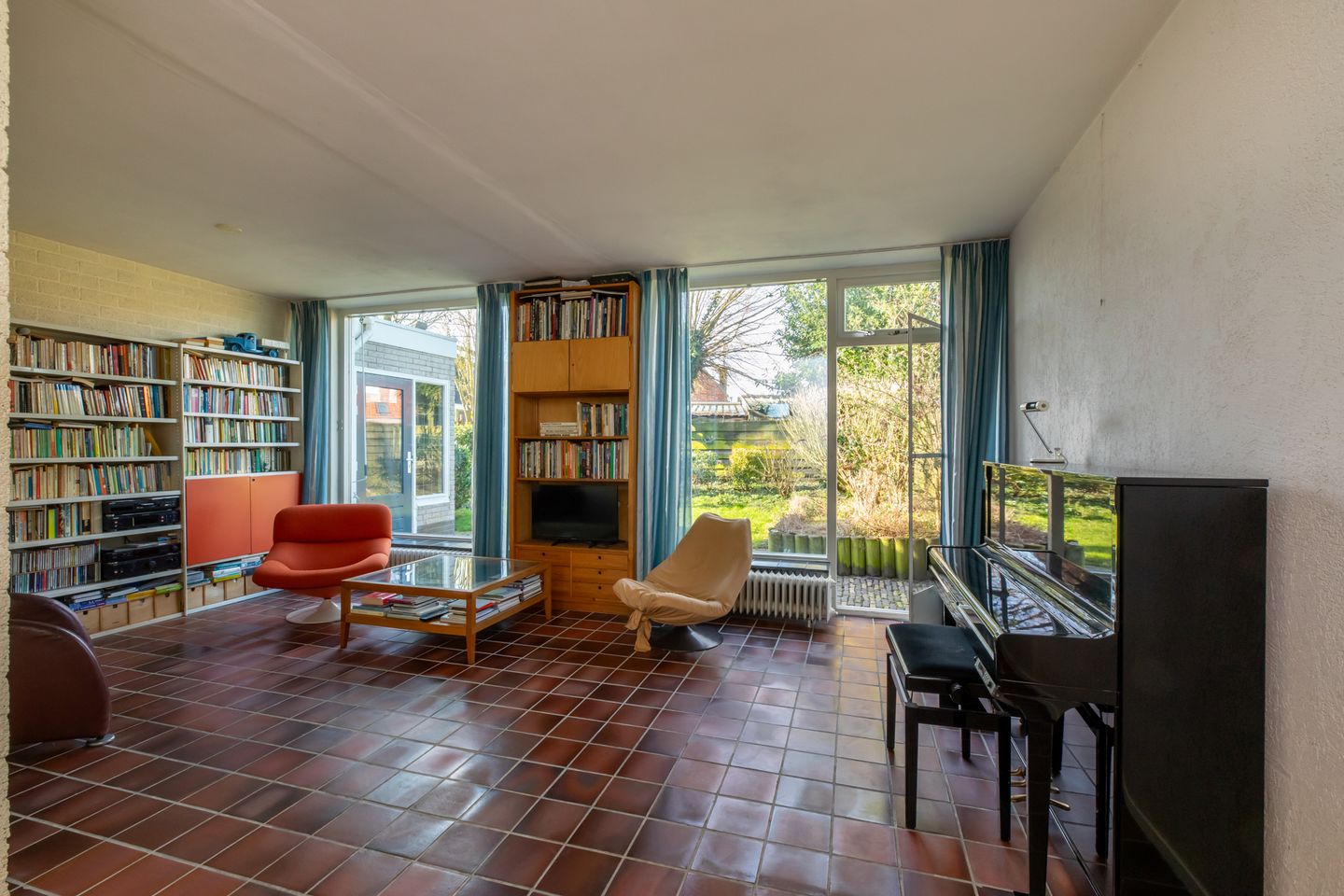 Photo 4 of Bisschopstraat 43