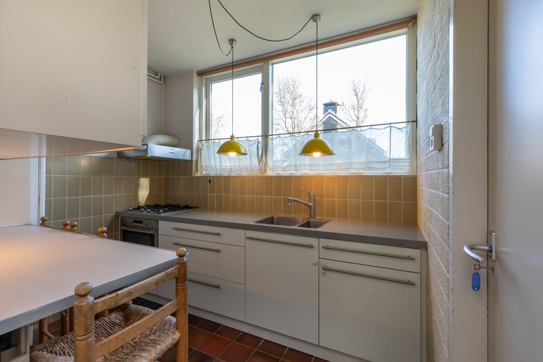 Photo 11 of Bisschopstraat 43