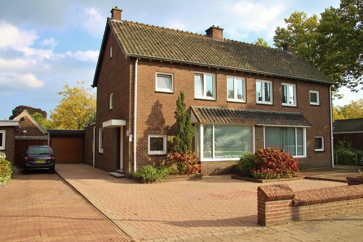 Photo 1 of Mgr. Claessensstraat 10