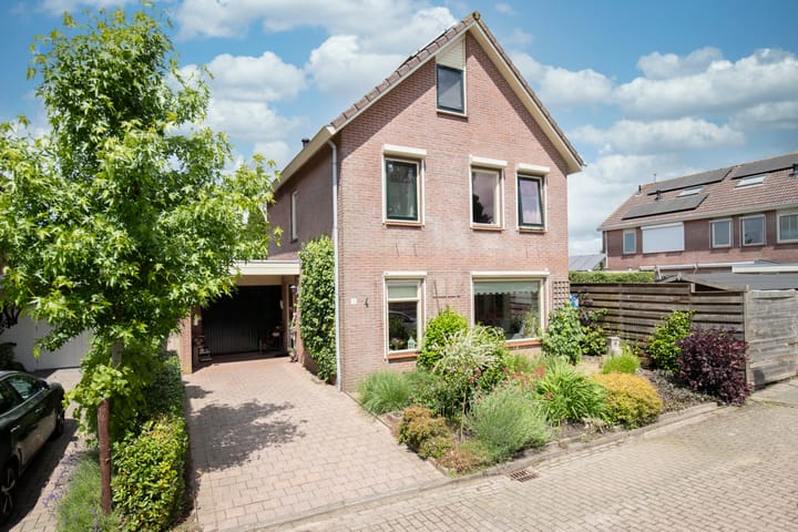 Foto 1 van J. van Raesfeldstraat 5