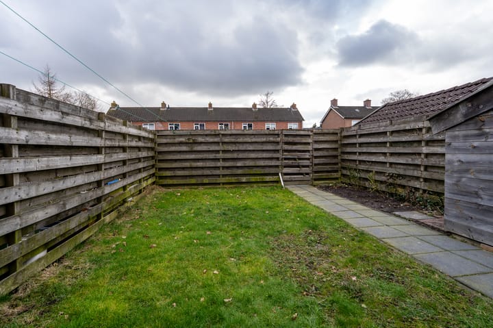 Foto 28 van Esdoornstraat 34