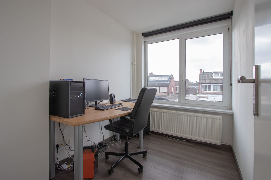 Foto 17 van Van Den Bongaertstraat 9