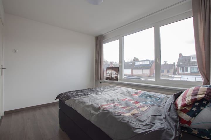 Foto 20 van Van Den Bongaertstraat 9