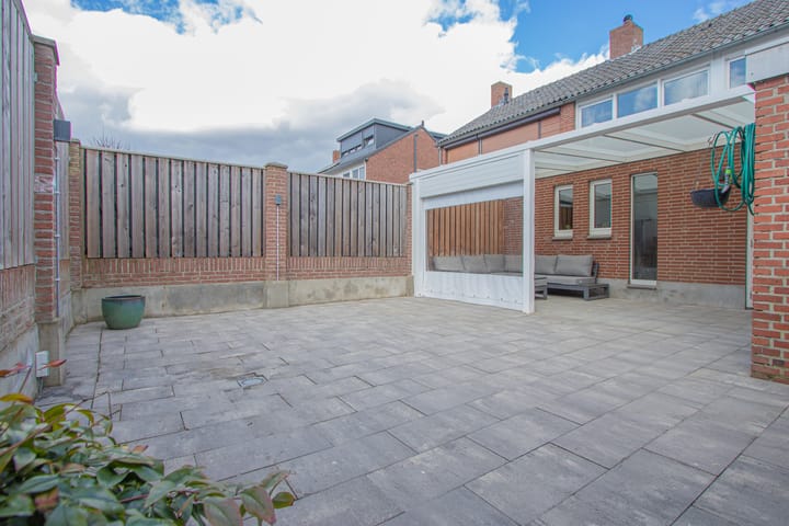 Foto 24 van Van Den Bongaertstraat 9