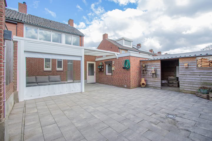 Foto 25 van Van Den Bongaertstraat 9