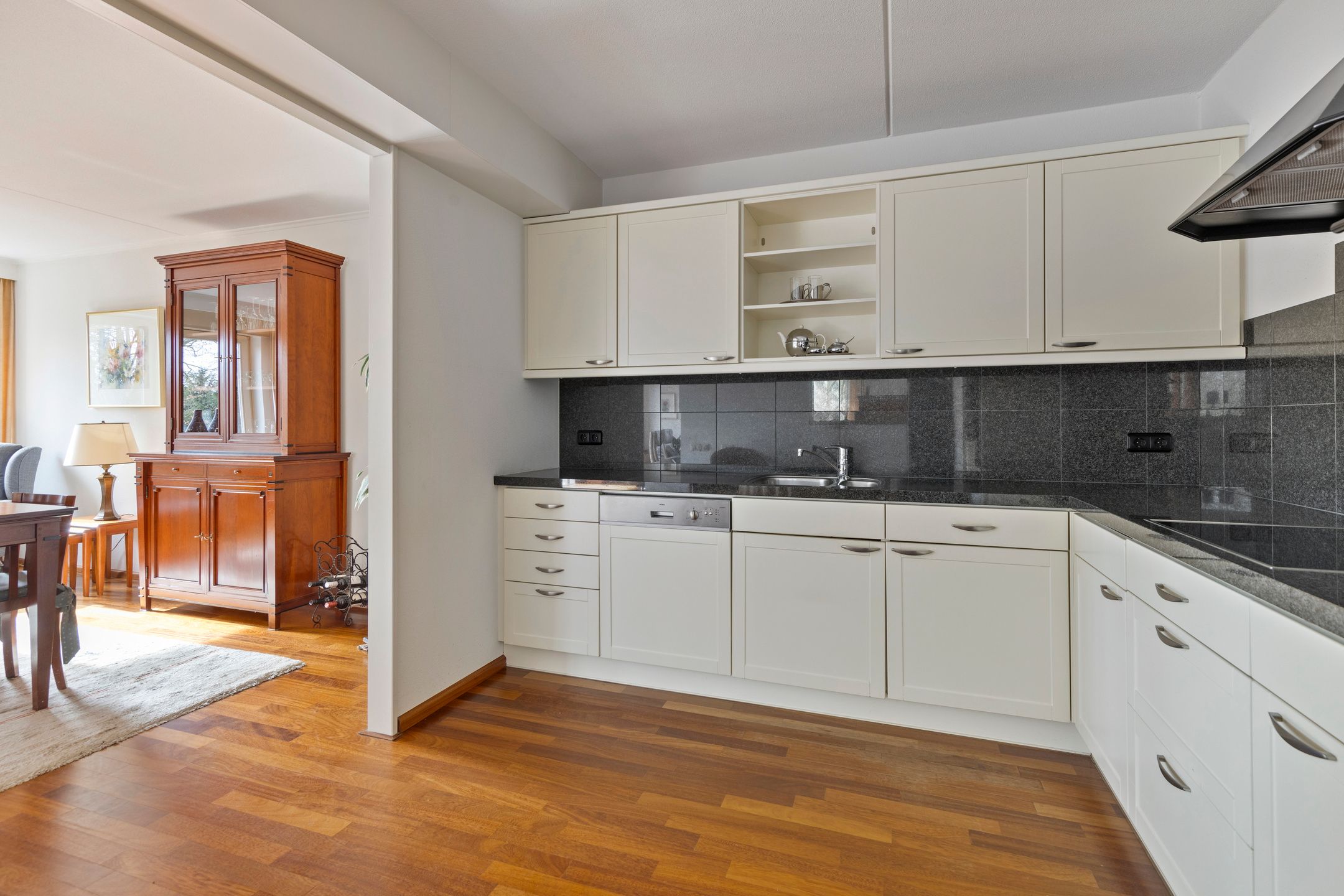 Photo 21 of Maasstraat 16