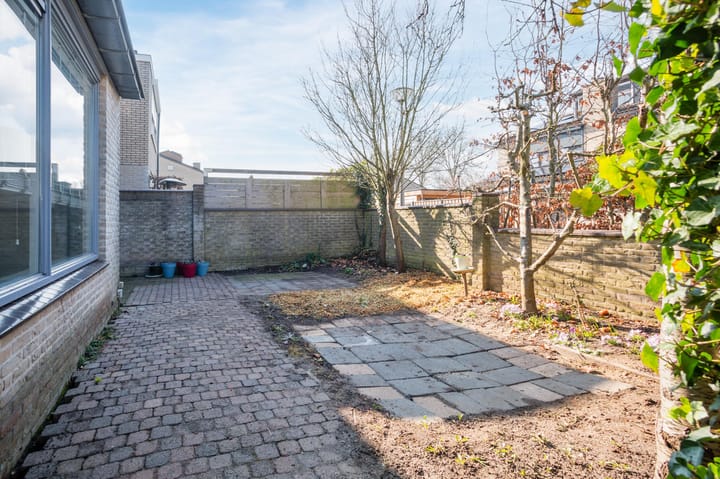 Foto 30 van Louise Michelstraat 4