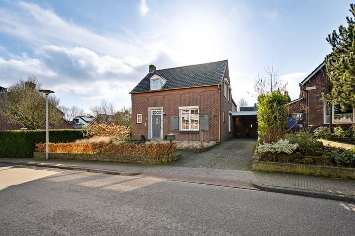 Photo 1 of Burgemeester Hoebersstraat 17