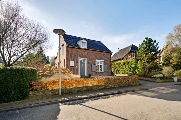 Photo 6 of Burgemeester Hoebersstraat 17