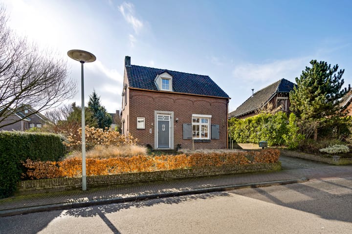 Photo 7 of Burgemeester Hoebersstraat 17