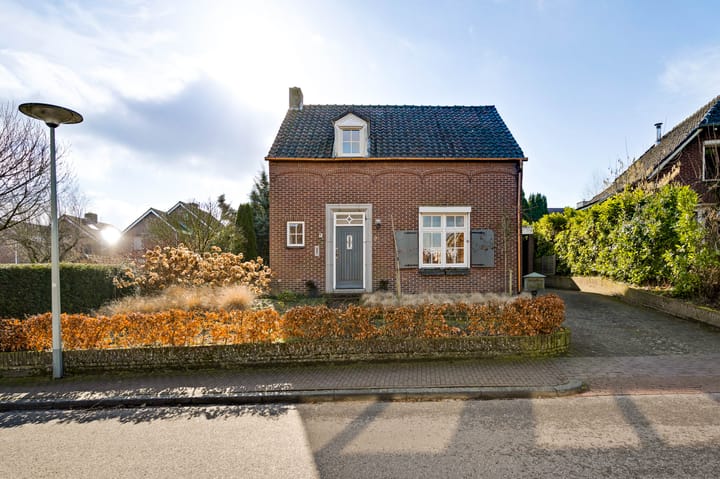 Photo 8 of Burgemeester Hoebersstraat 17