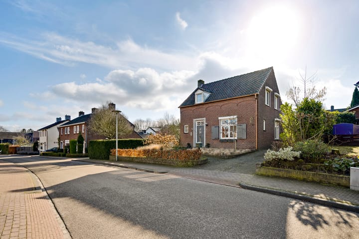 Photo 9 of Burgemeester Hoebersstraat 17