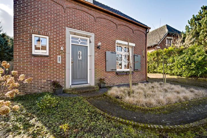 Photo 10 of Burgemeester Hoebersstraat 17