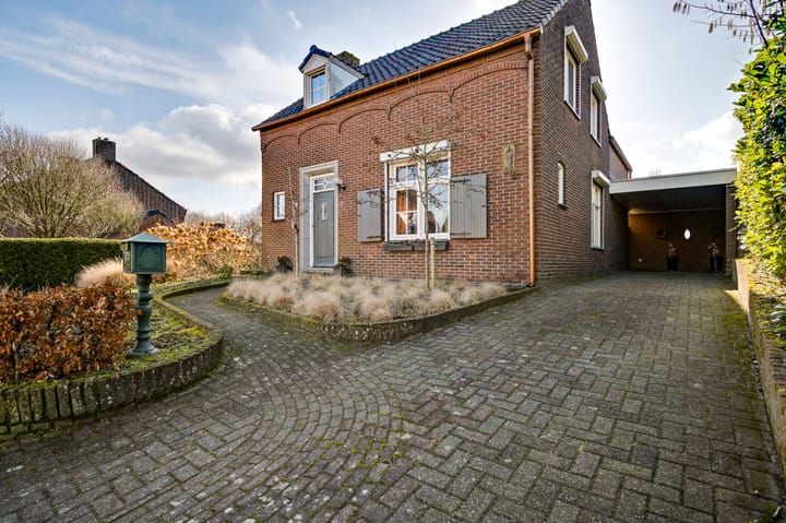 Photo 46 of Burgemeester Hoebersstraat 17