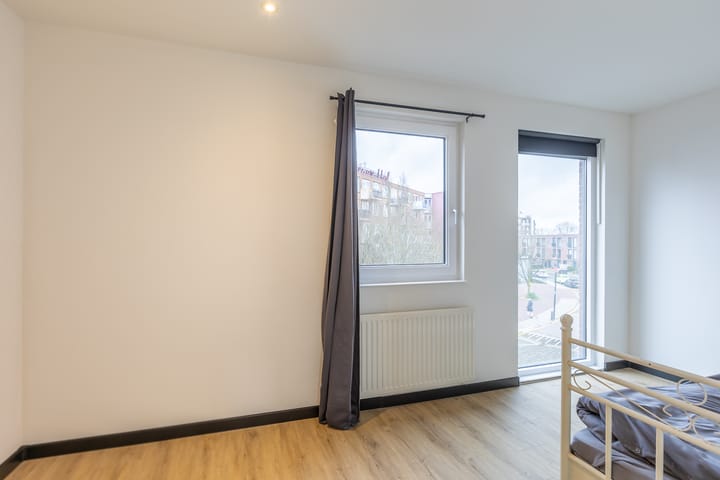 Foto 25 van Regenboog 74-A