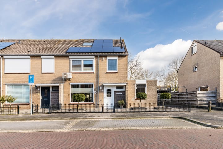 Koopwoningen - huizen te koop in [Funda]