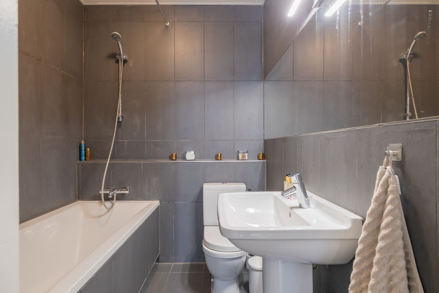 Foto 20 van Haarlemmerweg 49-H