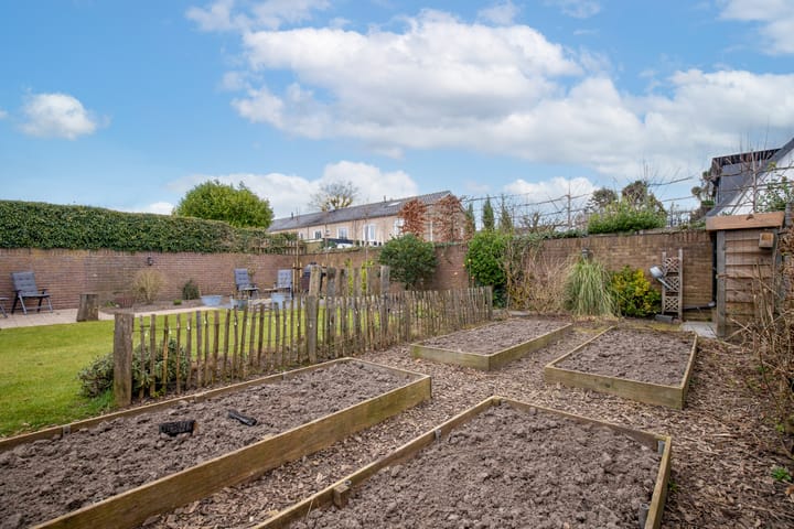 Foto 32 van Stationsweg West 24-A