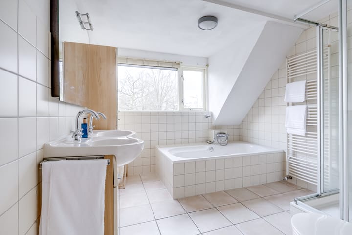 Foto 33 van Vechtensteinlaan 1