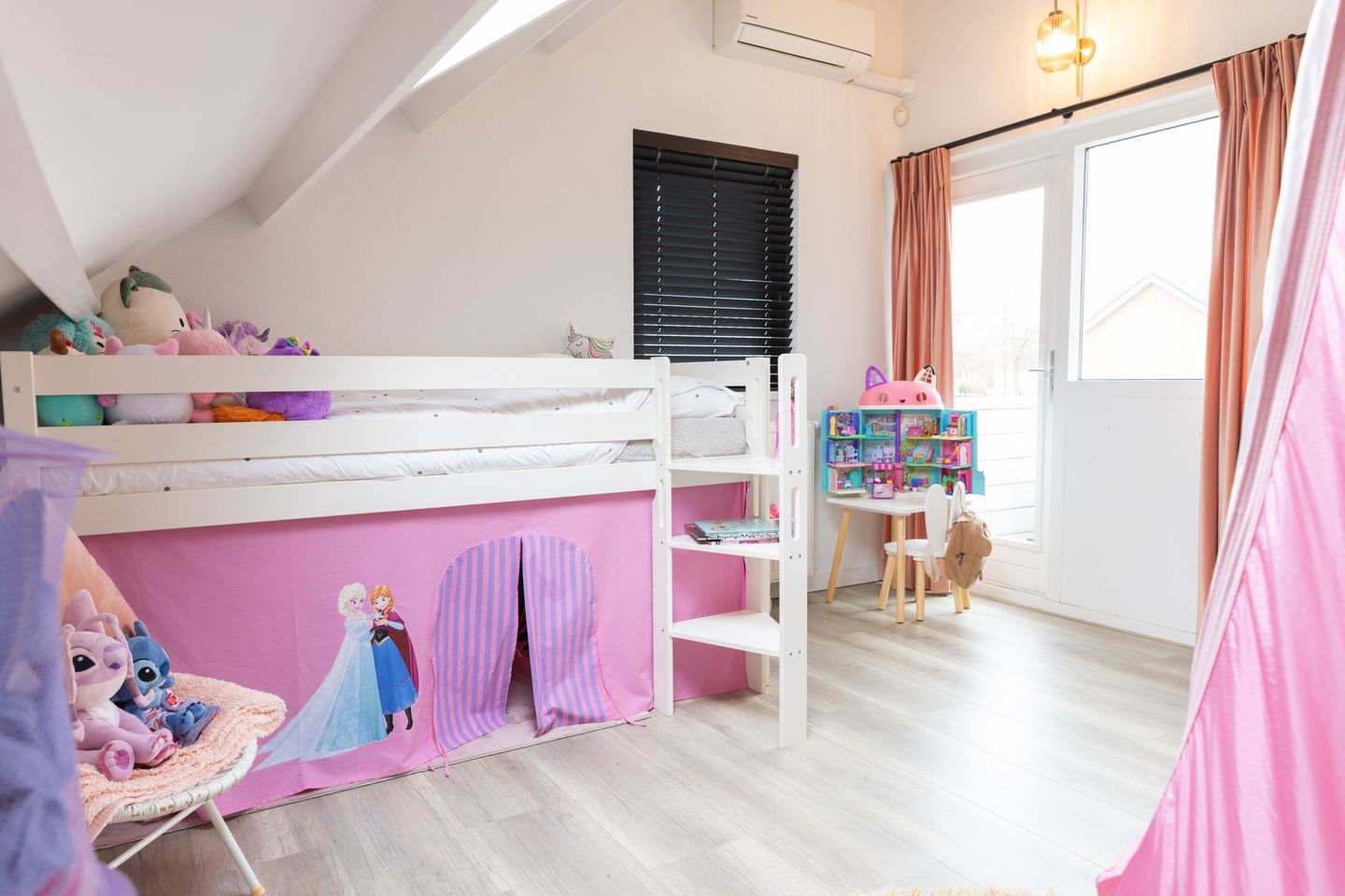 Foto 29 van Burgemeester Overdorpstraat 61